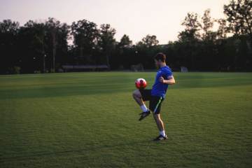 绿茵场上燃热血，篮球架下竞风流！花溪区实验中学首届 校长杯 校园足篮球联赛圆满落幕（配图示意）